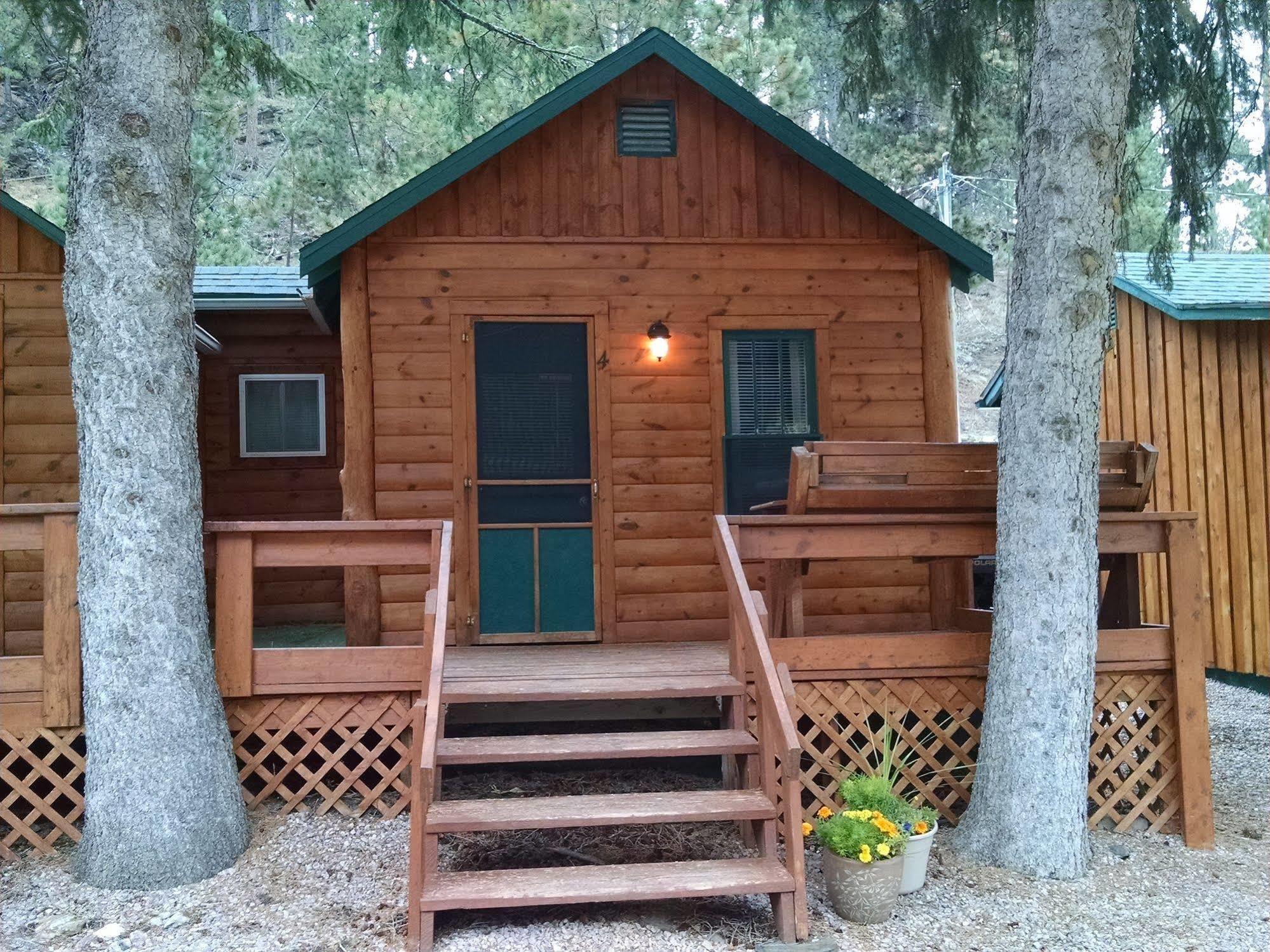 Trails End Cabins & Motel Хилл-Сити Экстерьер фото