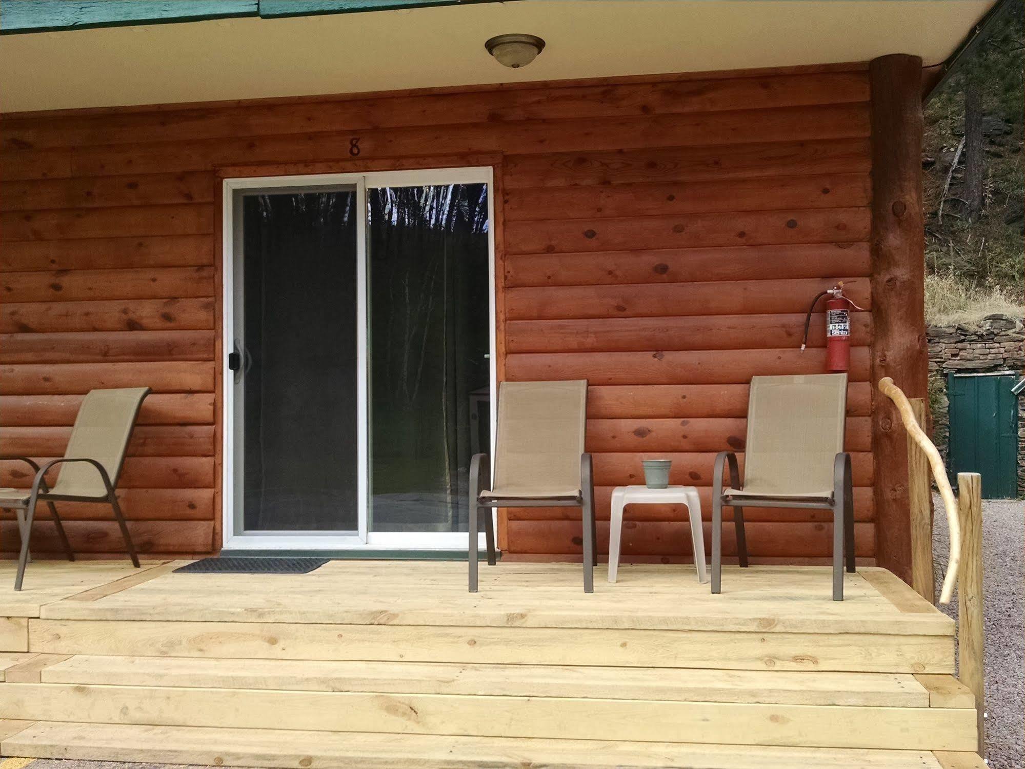 Trails End Cabins & Motel Хилл-Сити Экстерьер фото