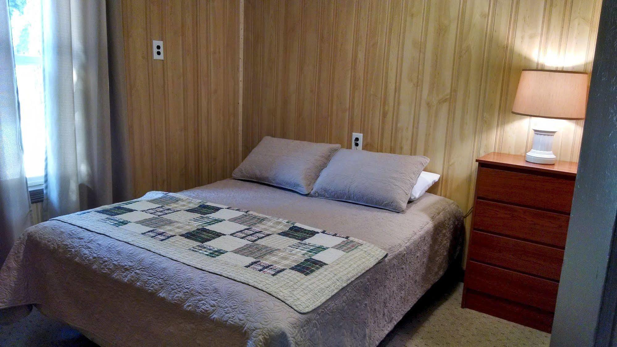 Trails End Cabins & Motel Хилл-Сити Экстерьер фото