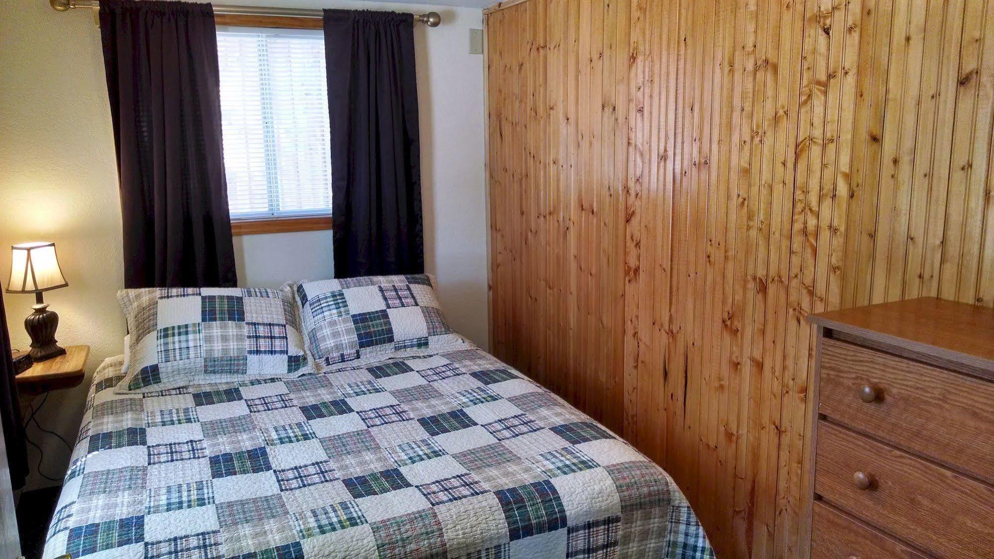 Trails End Cabins & Motel Хилл-Сити Экстерьер фото