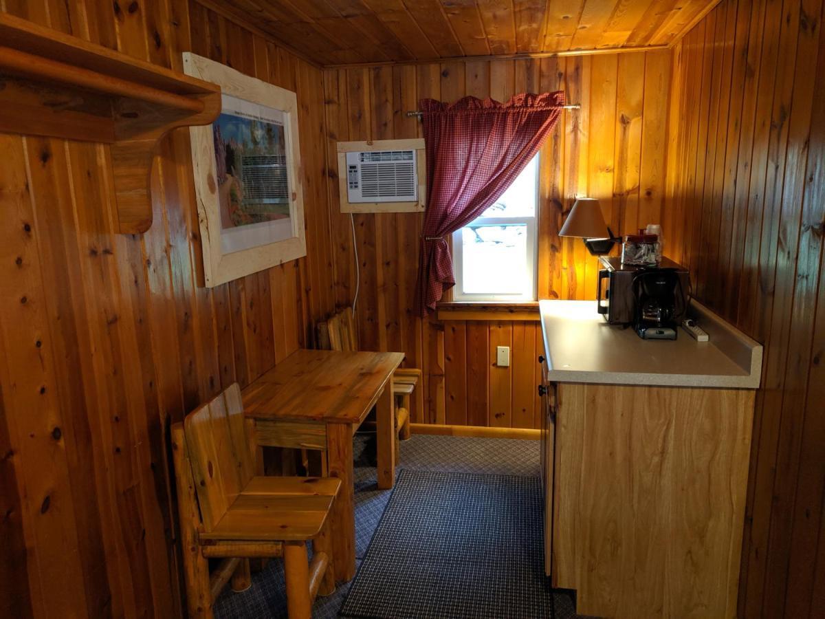 Trails End Cabins & Motel Хилл-Сити Экстерьер фото