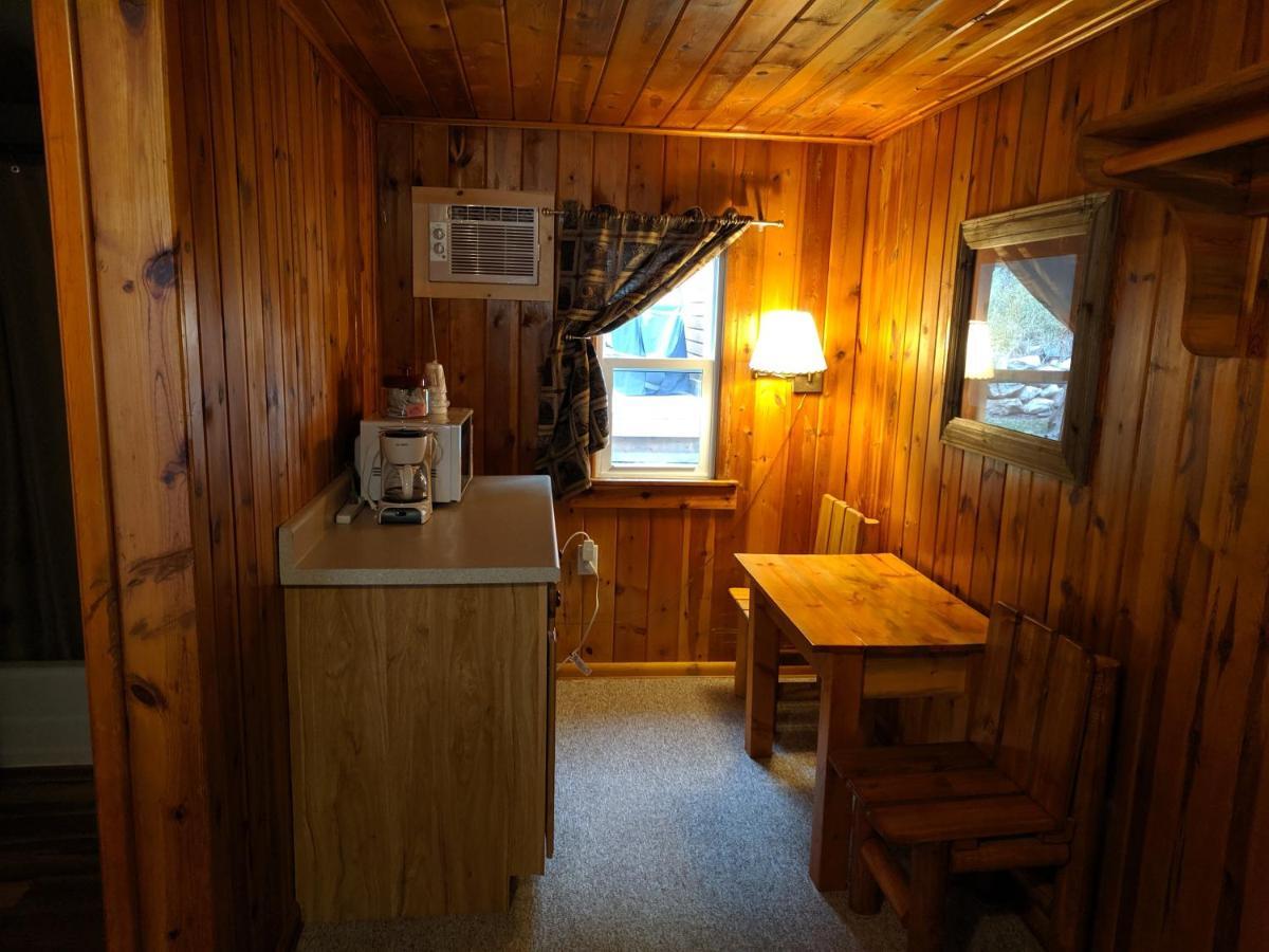 Trails End Cabins & Motel Хилл-Сити Экстерьер фото